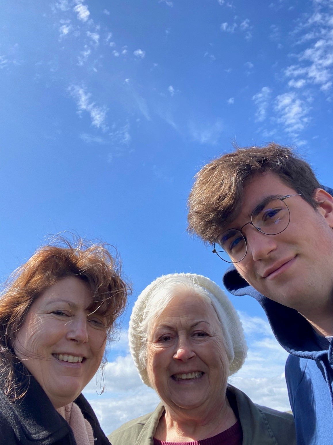 Jari, Laurie & Grandma at the beach